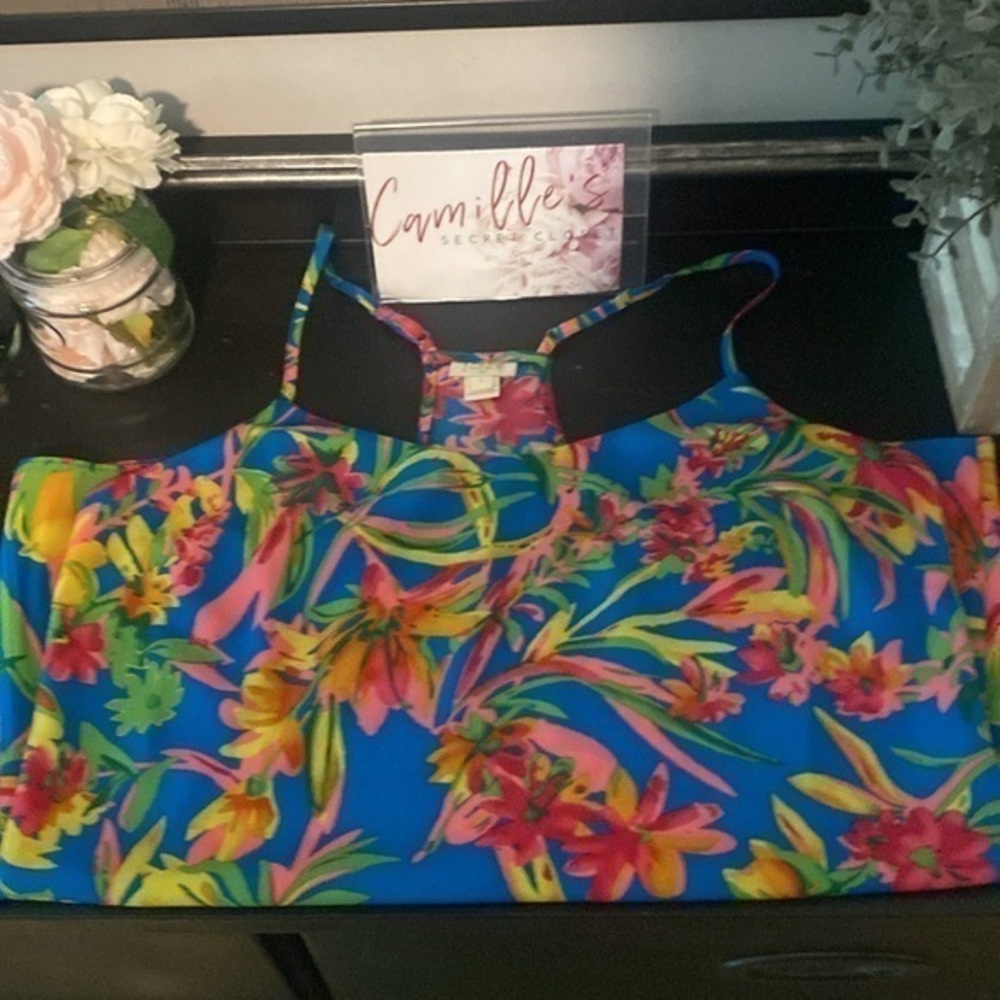 J.Crew Factory Store
Size 2 Sleeveless Blouse